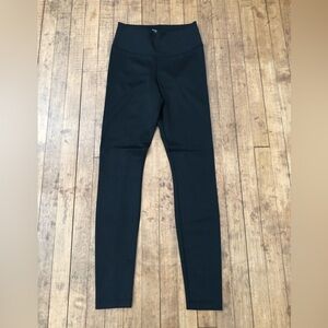 WHBM White House Black Market Runway Legging Black Sz 6 Long EUC!